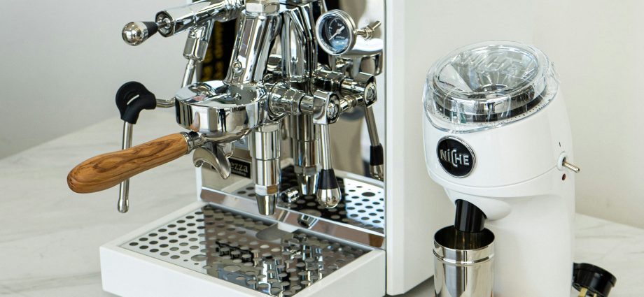 Ekspres do kawy outlet - jak zaoszczędzić pieniądze na zakupie sprzętu do kawy?