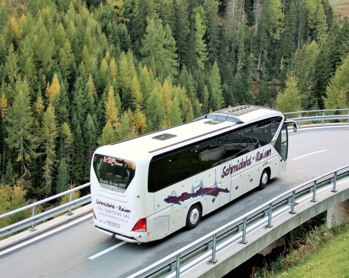 Podróżowanie busem po górskim szlaku - atrakcyjna alternatywa