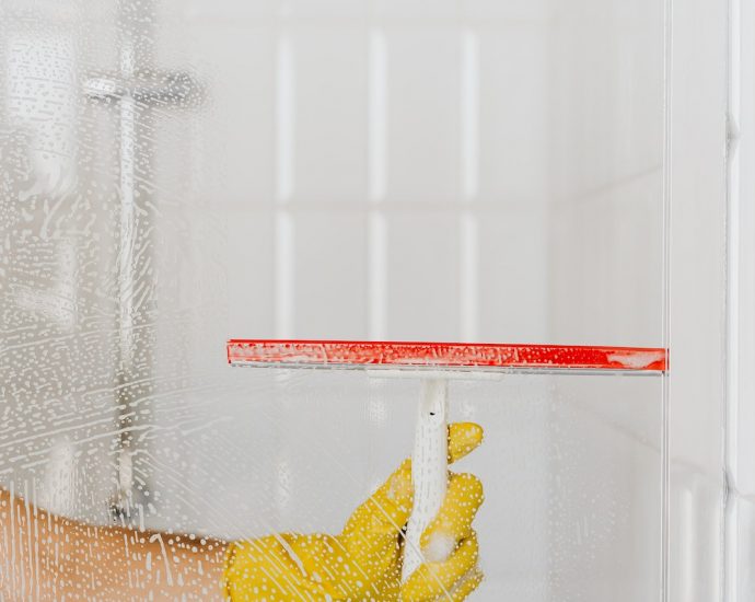 Jak wybrać najlepszą usługę zapewniającą czystość w domu?