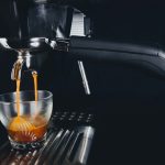 Ekspres do kawy outlet - jak zaoszczędzić na zakupie ulubionego urządzenia do parzenia kawy?